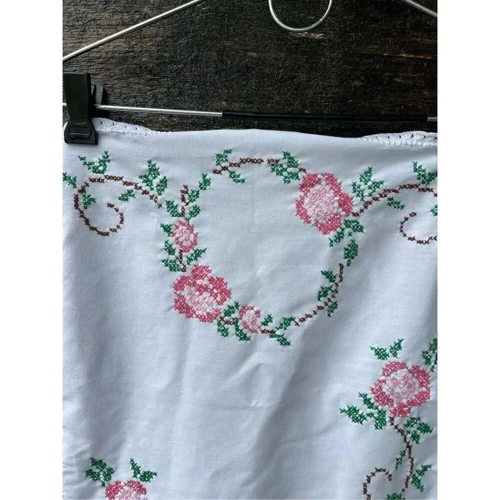 Vintage embroidered floral crocheted edge table runner.